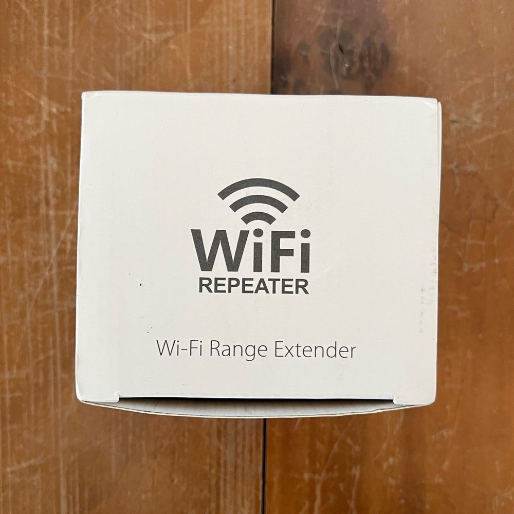 WiFi rang extender repeater NWT